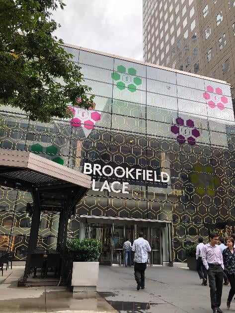 (Brookfield Place mall入口、筆者撮影)